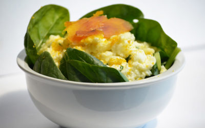 ALBUME D’UOVO CON SPINACI E BOTTARGA DI MUGGINE
