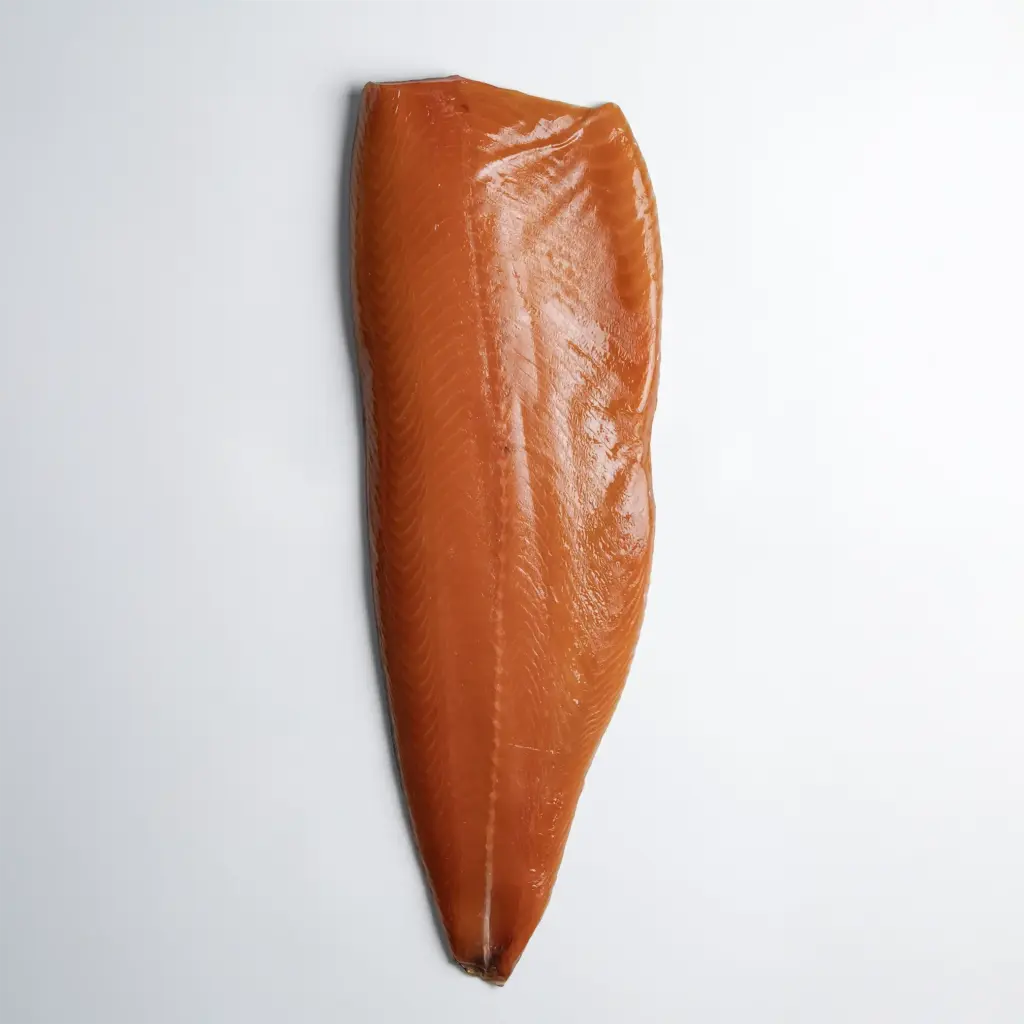 Salmone biologico baffa intera affumicata