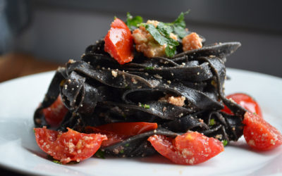 FETTUCCINE AL NERO DI SEPPIA, PACHINO E UOVA DI PESCE SPADA