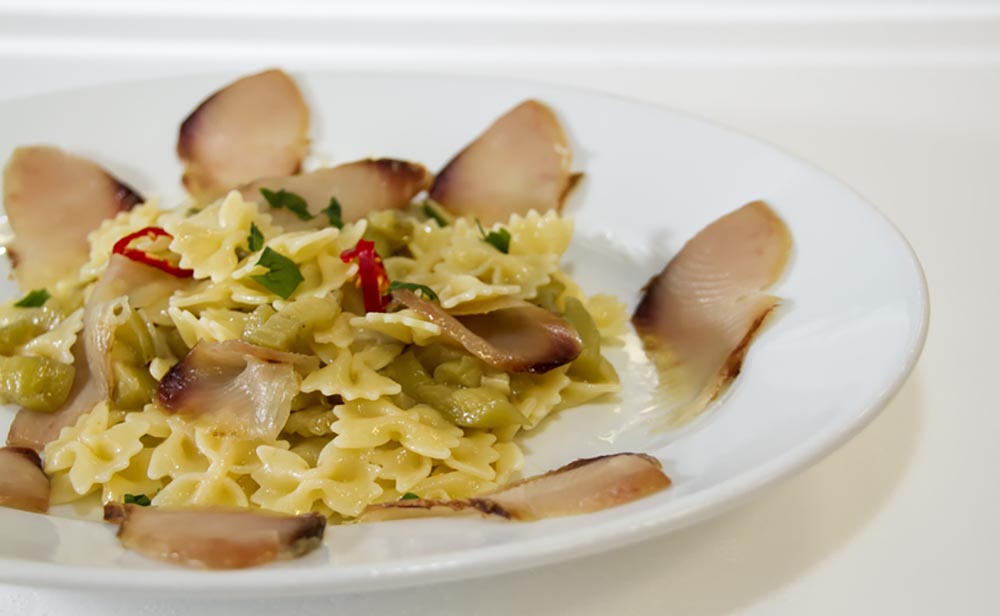 Ricetta di farfalle con palamita affumicata