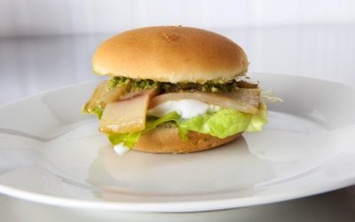 PANINO DI SPADA AFFUMICATO PESTO E MOZZARELLA DI BUFALA