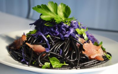 SPAGHETTI AL NERO DI SEPPIA VERZA ROSSA E PALAMITA AFFUMICATA